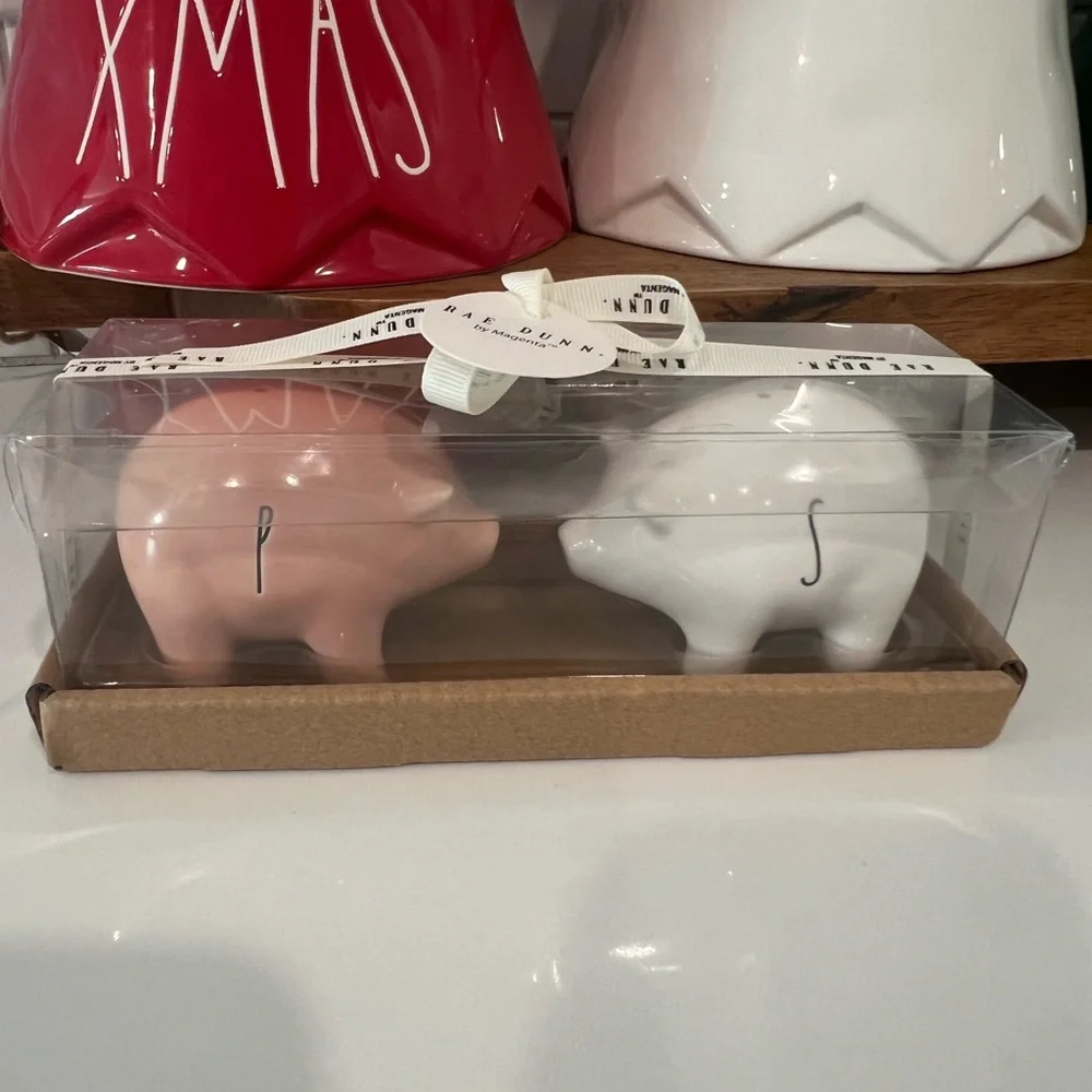 Cute. Rae Dunn. pig. salt and pepper